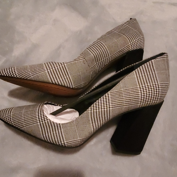 Shoes - Picture 7 of 8